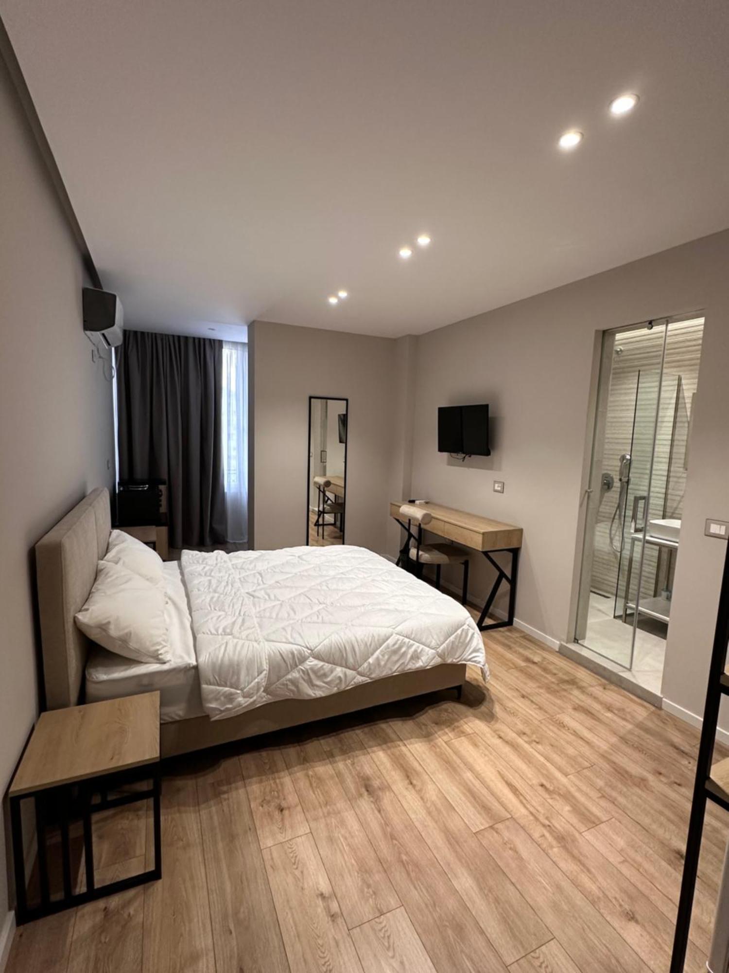 Amazon 8 Guesthouse Tirana Exterior photo